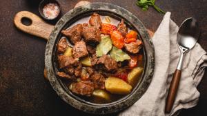 Sedlákův oběd: Poctivá klasika z jedné pánve, která zasytí celou rodinu Sedlákův oběd: Poctivá klasika z jedné pánve, která zasytí celou rodinu