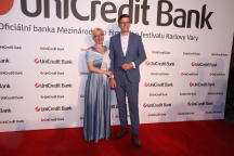 KVIFF 2024, MFFKV 2024, Unicredit party, červený koberec, Ministr Martin Kupka s manželkou