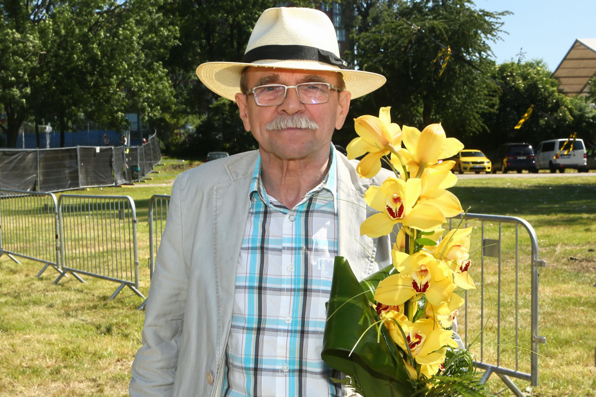 Jubilant Jaroslav Uhlíř povypráví, jak se pohádali se Svěrákem. Buďte dneska večer u toho