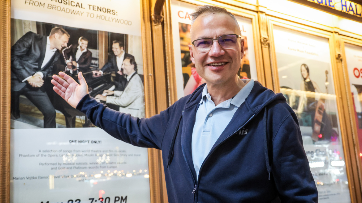 Američtí herci z Broadwaye natočili reklamní spoty pro 4 Tenory. Vyprodáno. Hlásí Carnegie Hall